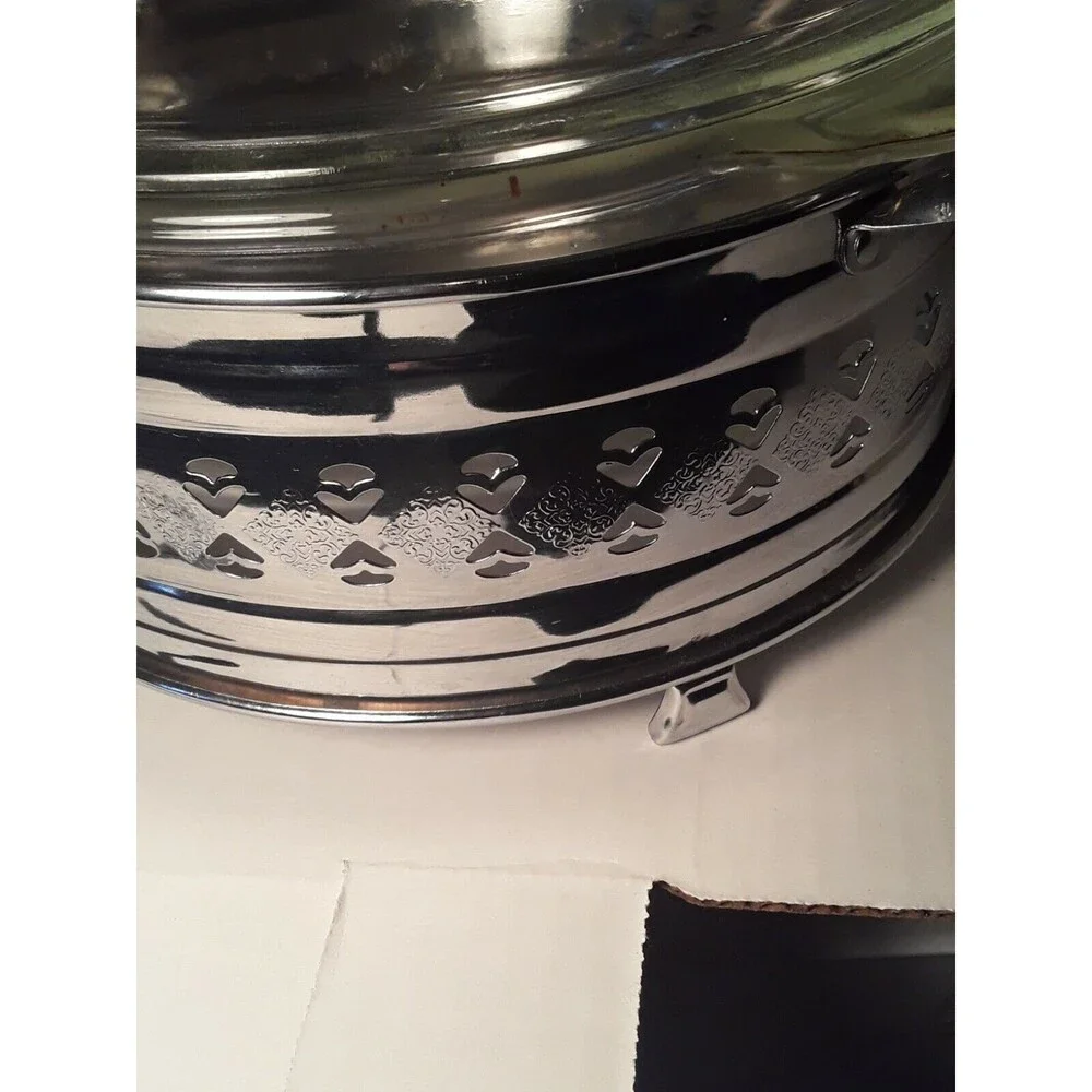 VINTAGE FIRE KING GLASS ROUND 1 1/2 QT CASSEROLE WITH SILVER METAL MCM TRIVET